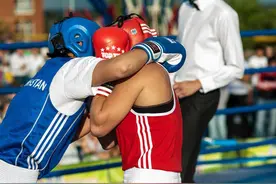 职业拳击手车轮战东京小混混，最后一个下场最惨！图片