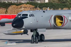 轰6，无人机包抄美军基地，美国着急了，9月试射核导弹图片