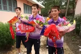 山东三胞胎同上211高校，10年后同日成婚，母亲：最好同一天生娃图片