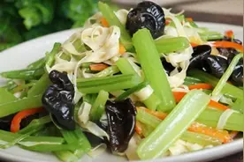 芹菜最简单的4种搭配，步骤简单，营养丰富，最适合秋天食用图片