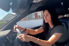 后悔整容，只恋爱不结婚，她才不是那个争强好胜的莫妮卡图片