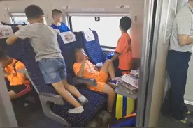 以案释法：扰乱公共场所秩序的行为是否违法？图片