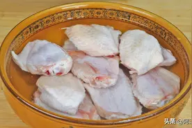 可乐鸡翅原来这么简单，别再买着吃了，教你在家做，比买的还香图片