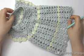 家里宠物的衣服不用买，自己就能钩出漂亮小衣衣，蝶扇花裙子教程图片