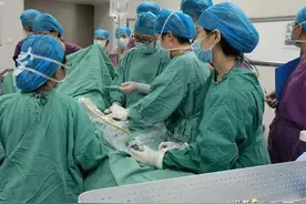 厦门双胞胎竟在妈妈腹中上演“宫斗"，致死率达90%以上！最终……图片