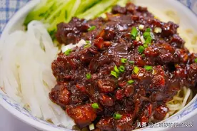 家常炸酱面做法，浓郁香醇，做一次吃半月图片