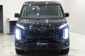 三菱越野“面包车”来了，新一代三菱得利卡进店，造型威猛又犀利图片
