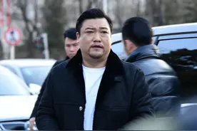 《狂飙》让喜剧演员演黑社会老大，遭吐槽，导演：贾冰，收敛点演图片