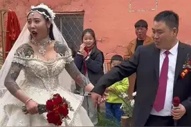 “花臂女”结婚，谁敢婚闹图片