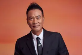 任达华：二婚娶小妻子，为爱不要孩子，老来得女后泪流满面图片