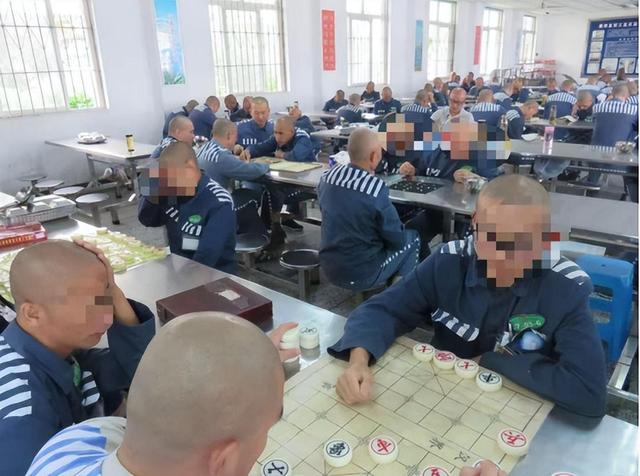 服刑期间7名情人陪睡，警察妻子也参与其中，王东究竟有何魅力？