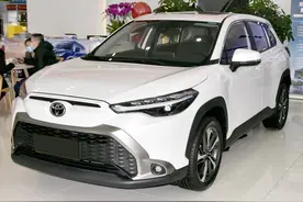 2.0L日系自吸，5.7L油耗的丰田大空间家用SUV，靠谱稳定，锋兰达图片