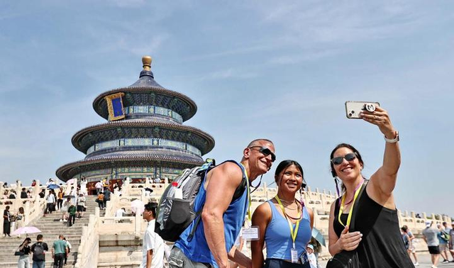 中国入境游引爆全球热情！2025年外国游客暴增100%，欧美消费狂飙