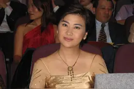 她全家6个女孩，父亲重男轻女，把她当男孩养，后来她火遍全国图片