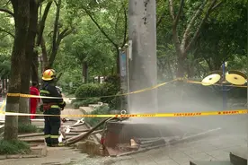 滨河路下水道沼气浓度过高，相关部门紧急处理险情图片
