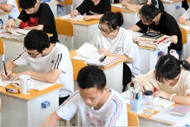 22年高考各地区第一名公布，分数最高达744分基本没有低于700分的图片