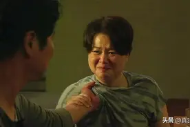 长大后，我终于带妈妈逃离家暴图片