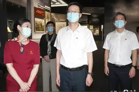 陈伟瞻仰南湖红船、参观南湖革命纪念馆：守好红色根脉 砥砺初心使命图片