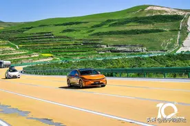 第十届环青海湖（国际）电动汽车挑战赛进入第二日：分组开赛图片