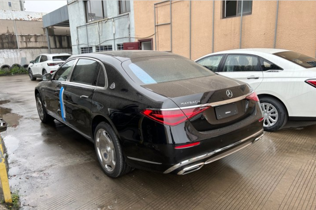低调老板花450万买奔驰迈巴赫S680，坦言往后将抠掉车尾数字标志