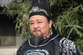 梁冠华：因太胖没戏演，但导演妻子却倒追他，39岁演狄仁杰终出名图片
