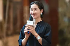 生二胎后"逆生长"!李娜近照曝光明艳动人,身家超十亿无愧吸金女王图片