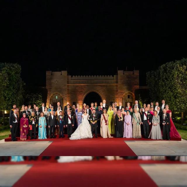 迪拜公主婚礼好梦幻！穿蕾丝婚纱不输约旦王妃，新郎是堂兄引热议