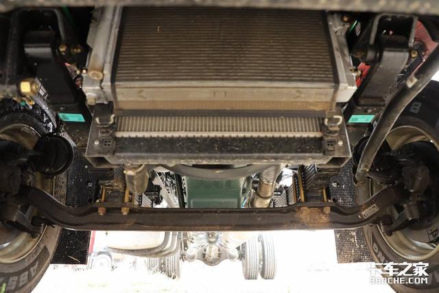 6缸260马力高顶双卧，一汽解放J6L尊享版堪称绿通运输利器