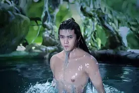 国产剧男主穿硅胶肌肉衣，遭外国网友疯狂嘲笑，网友：太丢人了图片