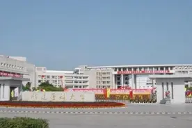 福建医科大学是一所很奇怪的学校，未来是否会被厦大医学院取代？图片