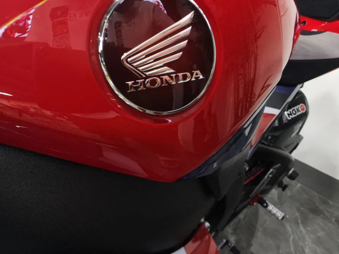 HONDA CBR1000RR-R SP 实车鉴赏，本田最强市售赛车！2489|小老婆汽機車資訊網