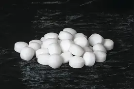 你家衣柜有“毒气弹”吗？买了这种樟脑丸的注意了！图片