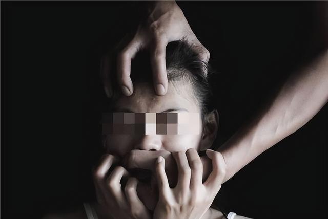 北京一女子遭歹徒劫色，全程不反抗，反而还主动帮男子带上安全套