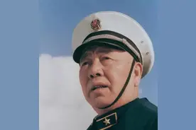 瓦良格号回归祖国，土耳其索赔10亿，中国拒绝援助涉事18年。图片