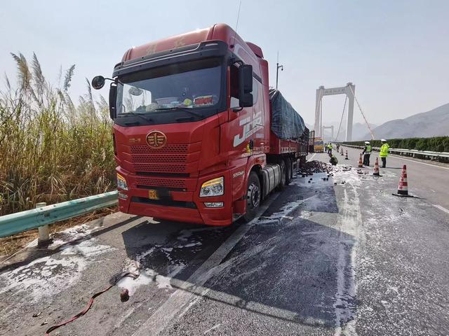 洋葱烧成“洋葱卷”，多部门联合紧急救援保畅通