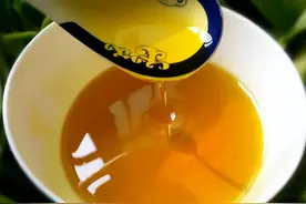 我国癌症高发，食用油是“帮凶”？医生劝告：这4种油，真别多吃图片