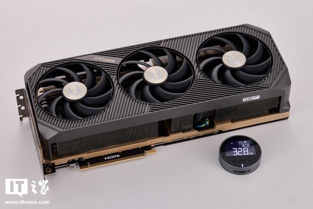 索泰RTX 5090 D v2 24GB SOLID OC显卡图赏：棱角风性能“硬汉”