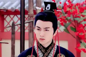 古人是束发，为啥不少古装剧是头顶束发，后发披肩这样的阴阳头？图片