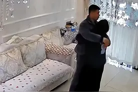 贵州萌娃见爸妈拥抱在一起瞬间上前拉开，随后一句话让爸爸吃醋了图片