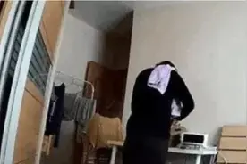 美女直播结束后忘关摄像头，只看到保姆走进房间，这一幕就发生了图片