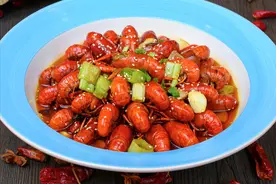 清水洗小龙虾，和没洗一样脏，分享清洗三步曲，脏东西跑光光图片