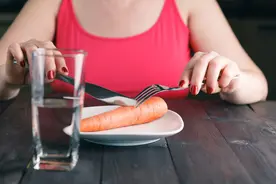 过午不食实锤了？北京协和研究：不吃晚饭或可改善血糖，减体重图片