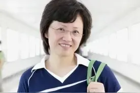 退休老师做保姆，月入过万好幸福图片