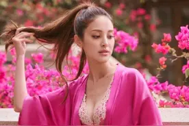 “最美港姐”陈凯琳身材丰满，混血颜值美如娇花，太让人沉迷了吧图片