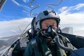 战斗机没有厕所，飞行员内急拉肚子该怎么办？看完涨知识了图片