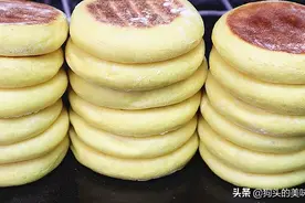 粗粮营养小饼，加两个鸡蛋，无油少糖，出锅暄软可口，好吃又健康图片