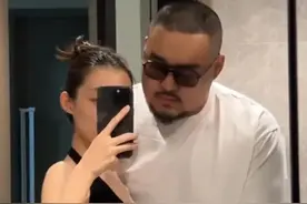 98斤的媳妇和298斤丈夫的对比，媳妇小腿还没丈夫胳膊粗图片