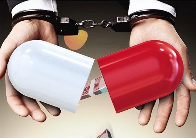 “头号警花”王菲：是86名高官的公用情妇，包中携带大量安全套