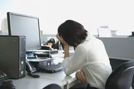 经常半夜“自然醒”再难入眠，怎么回事？多数是4个问题在作祟图片