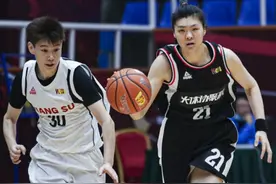 女篮孙丽被垫脚致重伤，队友胡鑫雨愤怒质问21号北师大学生和WCBA图片